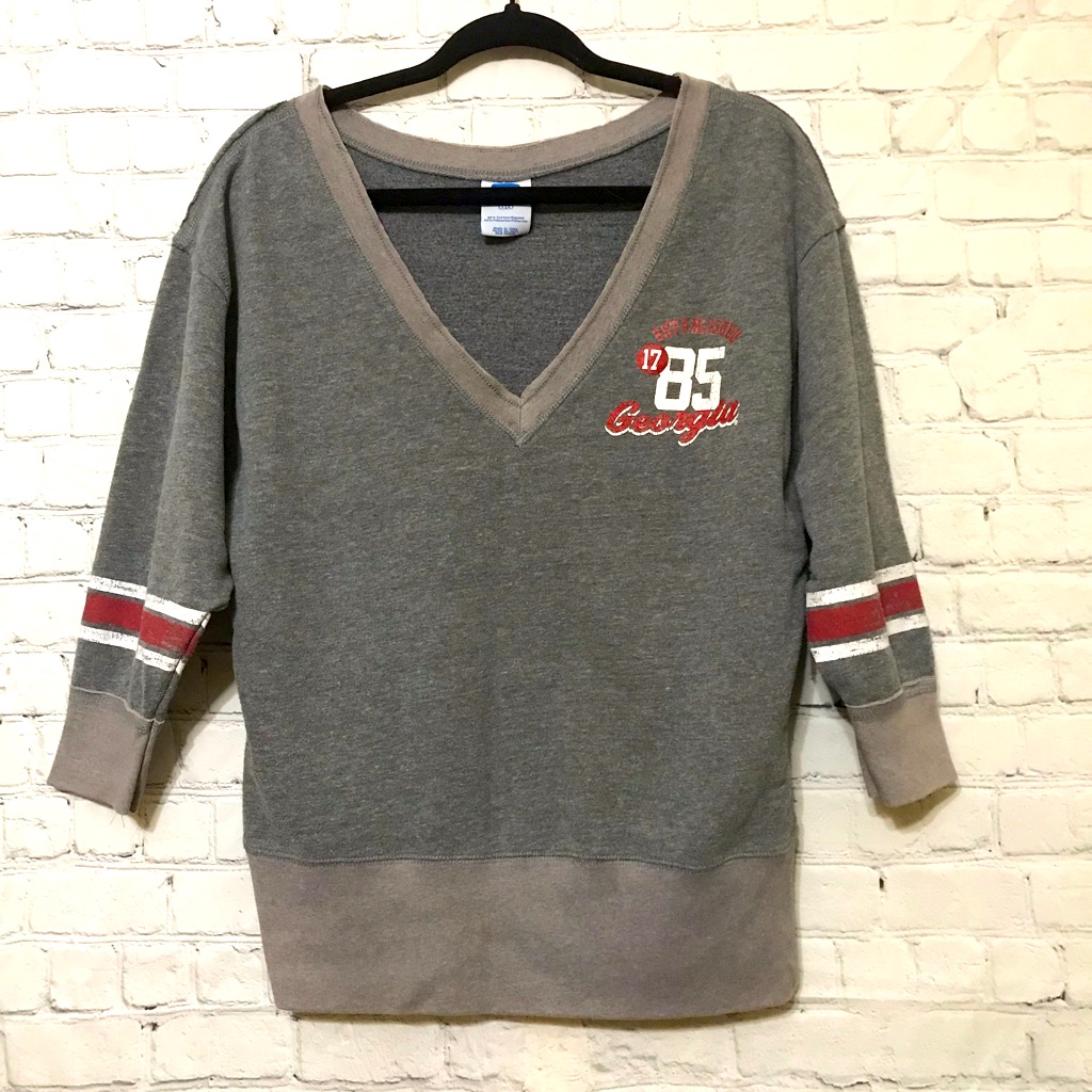 Deep-V Uga Pullover